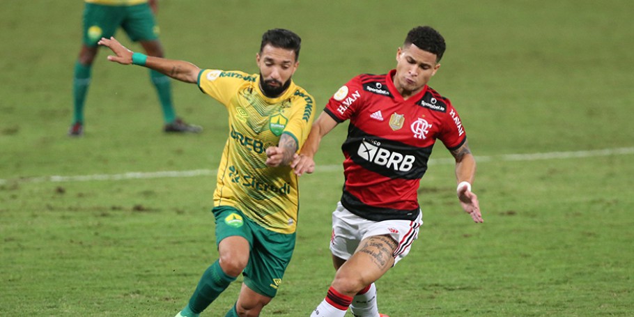 Na Arena Pantanal, Cuiab&aacute; e Flamengo se enfrentaram pela oitava rodada do Brasileir&atilde;o Assa&iacute;