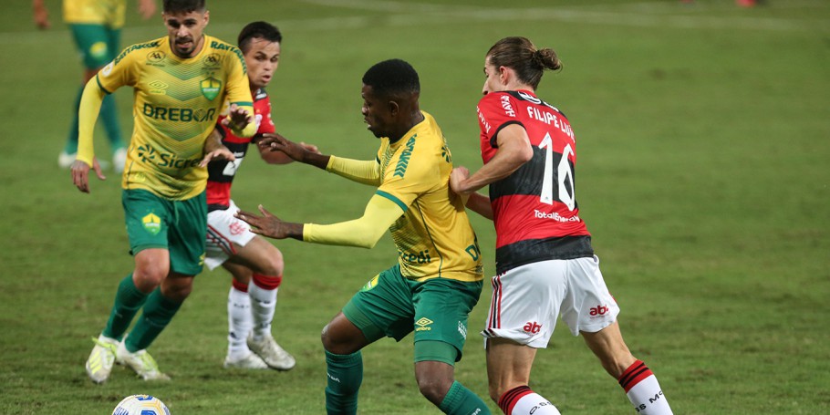 Na Arena Pantanal, Cuiab&aacute; e Flamengo se enfrentaram pela oitava rodada do Brasileir&atilde;o Assa&iacute;