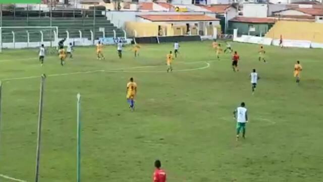 Gol de Raphael Freitas! Camisa 9 aproveita sobra, completa e abre placar para o Picos