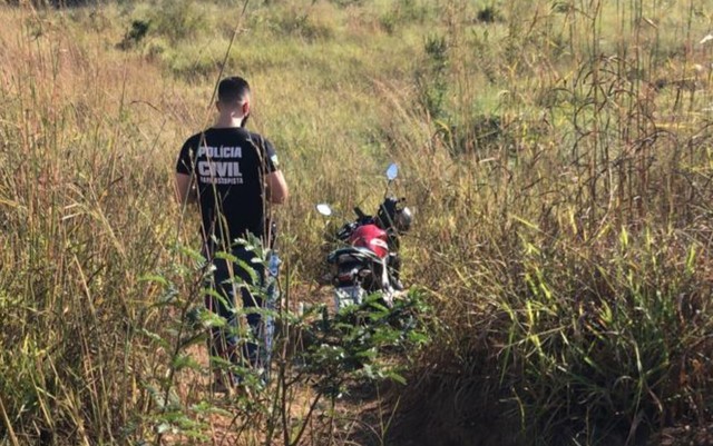 Moto do cantor Luizmar de Oliveira Damasceno é encontrada em mata 